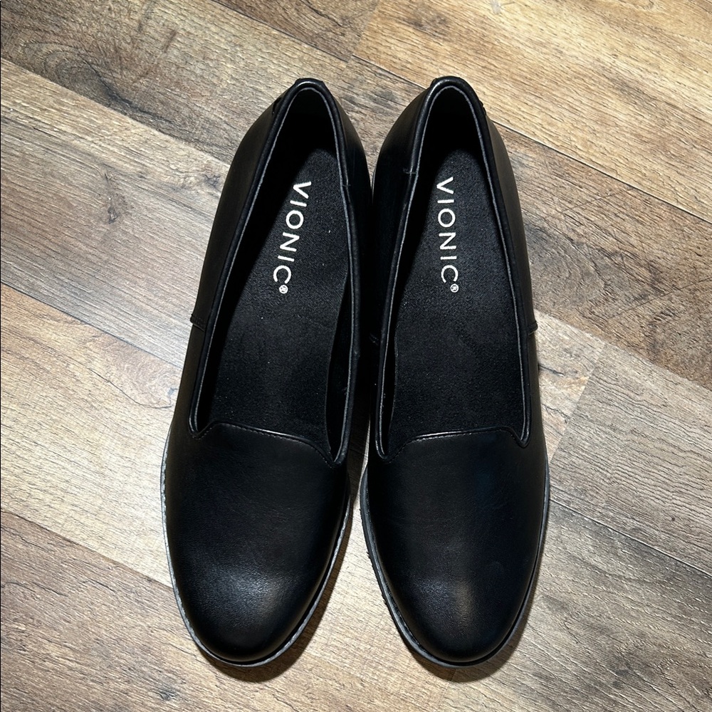 Vionic Women's Classic Black Loafers
